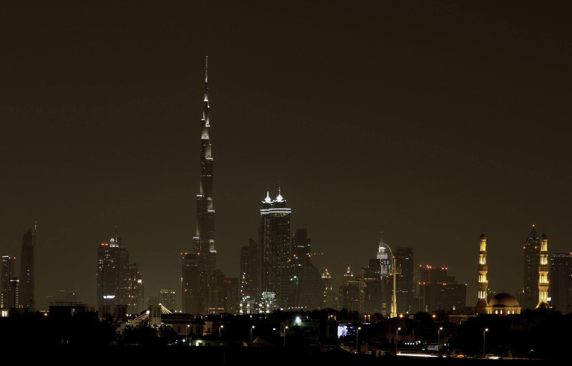 Downtown Dubai, Dubai — streets, homes and surroundings