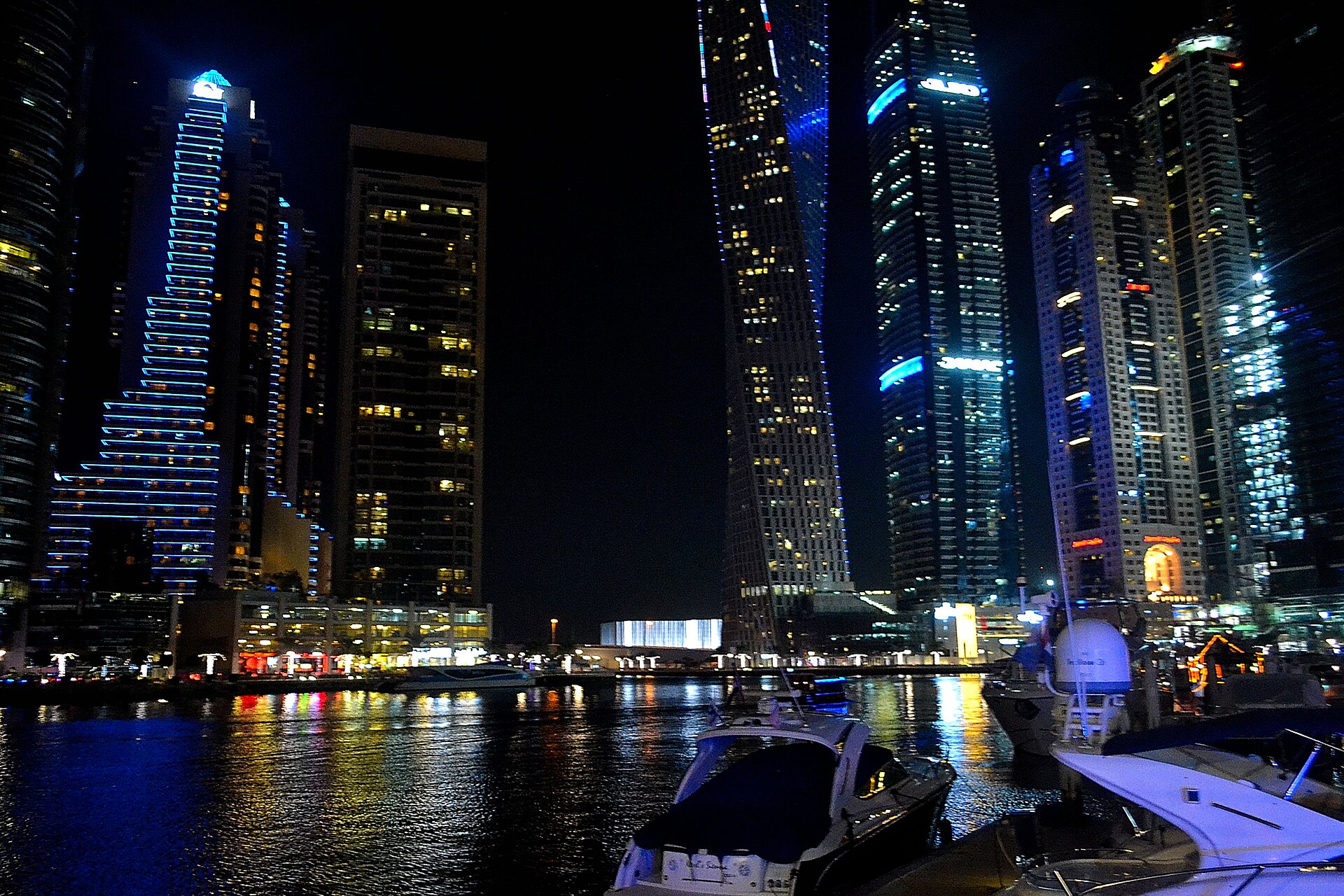 Dubai Marina, Dubai — streets, homes and surroundings